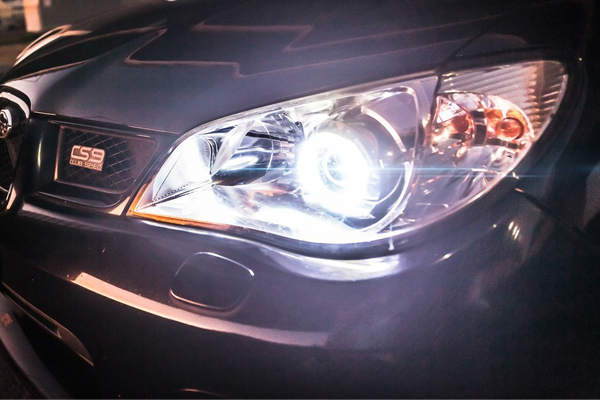 Какви са LED фаровете и HID светлини?