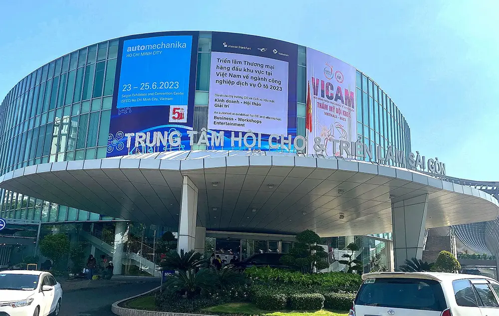 Luxfighter Car LED FARTHRIGE 2023 Automechanika Ho Chi Minh City